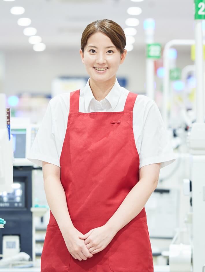 飲食業界での接客経験を活かし、レジ部門のサブチーフに。